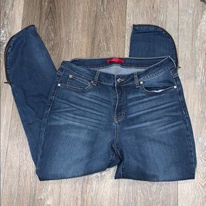 Jennifer Lopez skinny ankle jeans with stylish zip